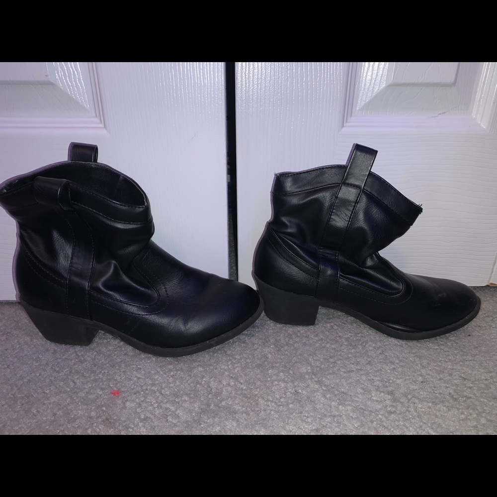 Size 7 black boots